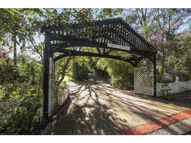 11 Taylor Road, Kalamunda WA 6076