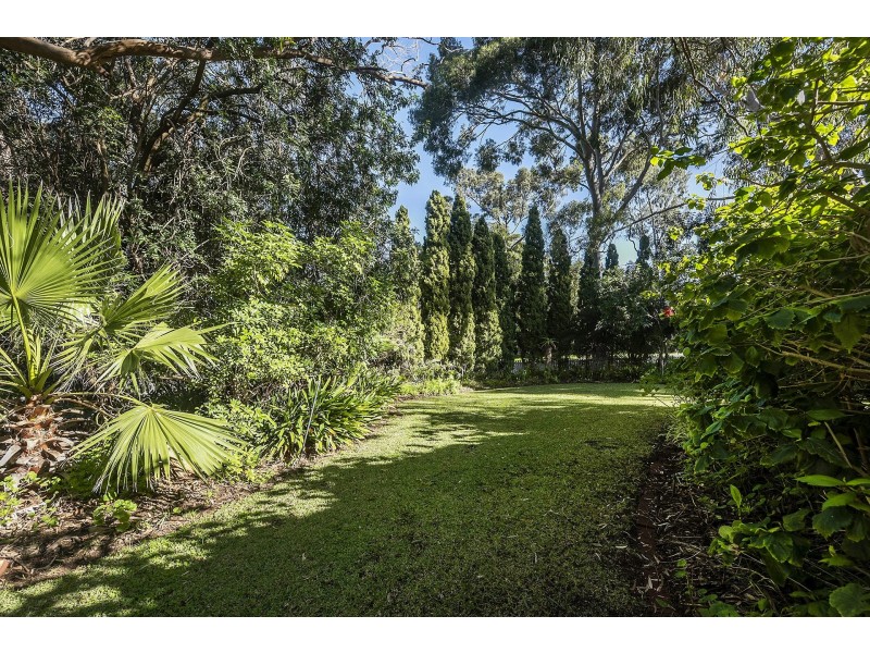 11 Taylor Road, Kalamunda WA 6076