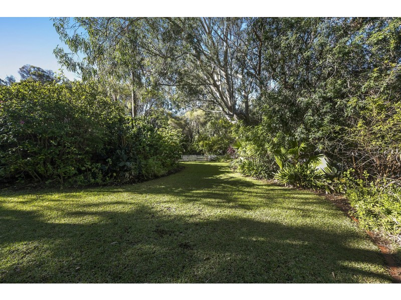 11 Taylor Road, Kalamunda WA 6076