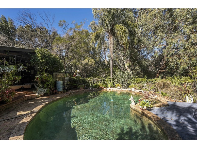 11 Taylor Road, Kalamunda WA 6076