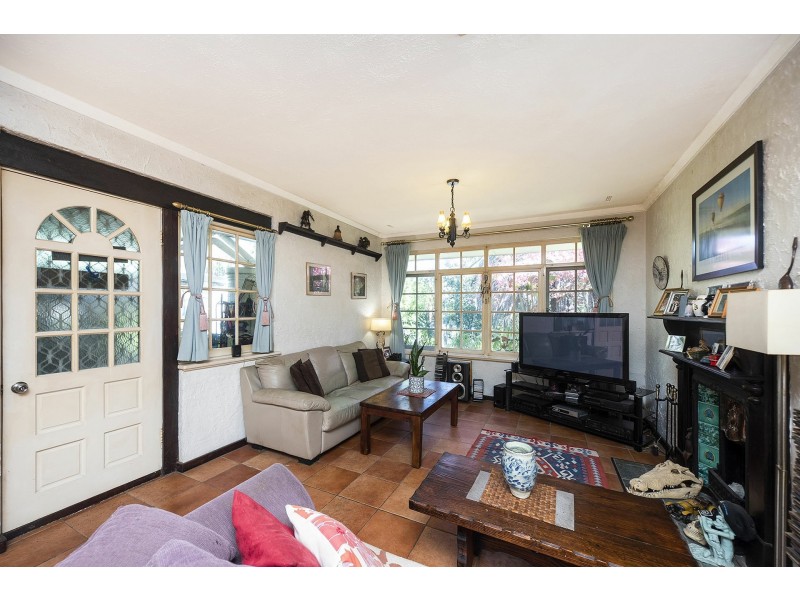 11 Taylor Road, Kalamunda WA 6076