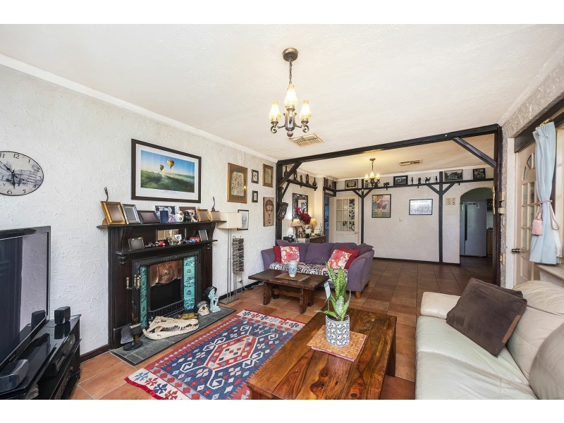 11 Taylor Road, Kalamunda WA 6076