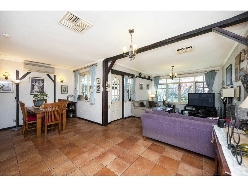 11 Taylor Road, Kalamunda WA 6076