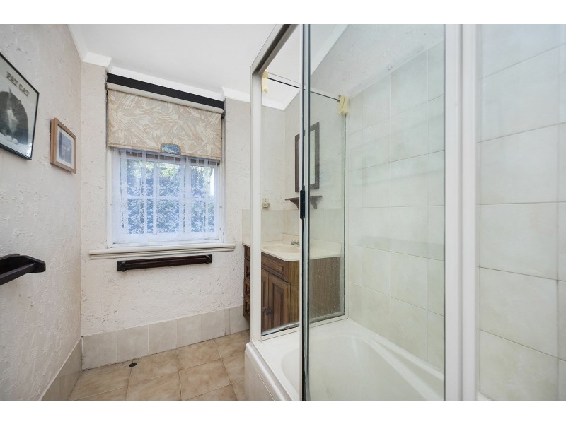 11 Taylor Road, Kalamunda WA 6076