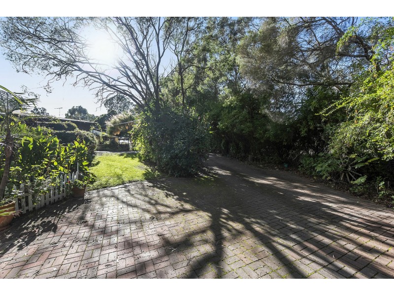 11 Taylor Road, Kalamunda WA 6076