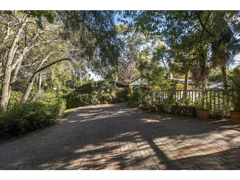 11 Taylor Road, Kalamunda WA 6076