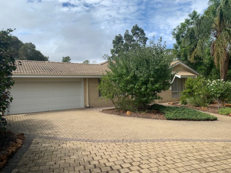 33 Peet Road, Kalamunda WA 6076