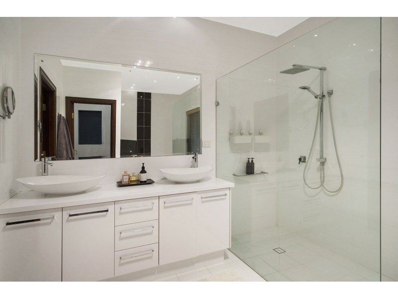 30 Oxford Court, Maida Vale WA 6057