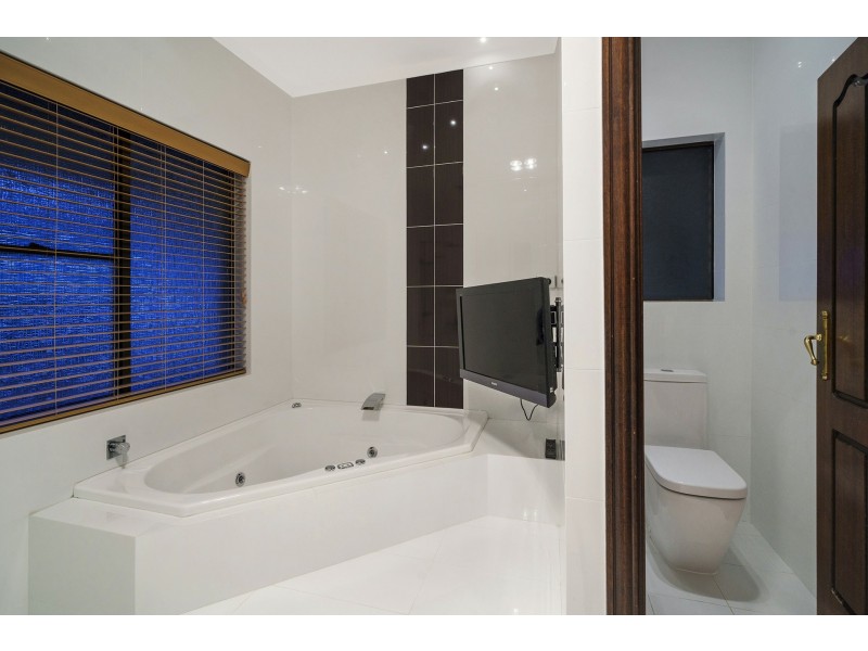 30 Oxford Court, Maida Vale WA 6057