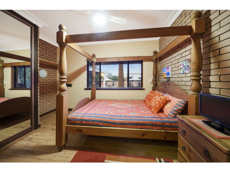 30 Oxford Court, Maida Vale WA 6057