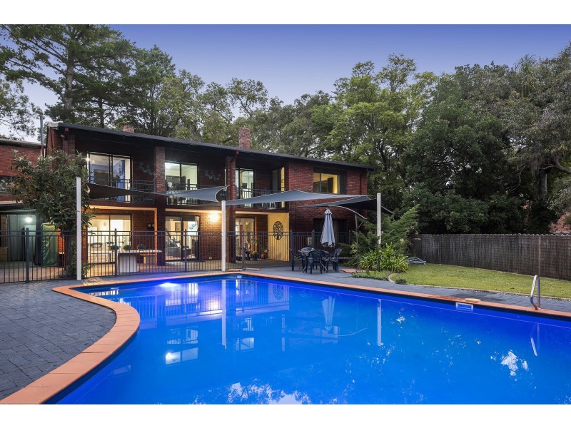 16 Hope Crescent, Lesmurdie WA 6076