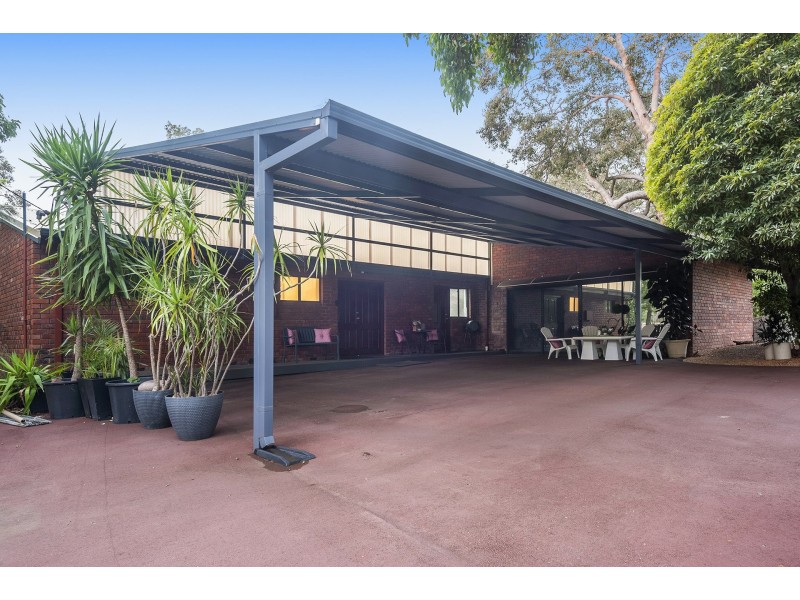 16 Hope Crescent, Lesmurdie WA 6076