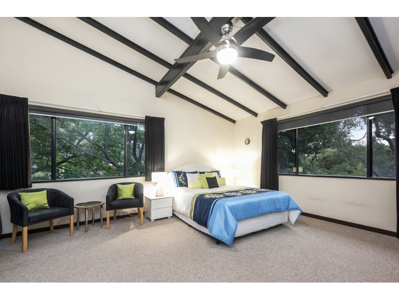 16 Hope Crescent, Lesmurdie WA 6076