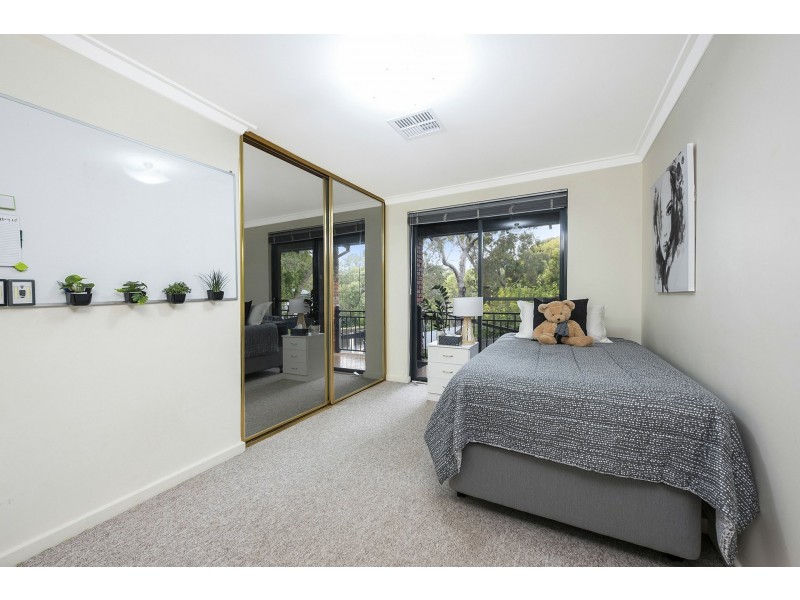 16 Hope Crescent, Lesmurdie WA 6076