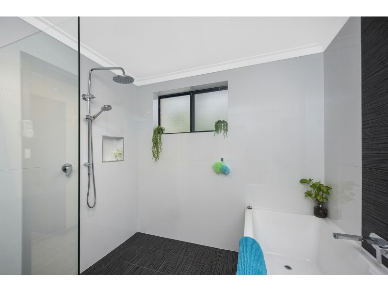 16 Hope Crescent, Lesmurdie WA 6076