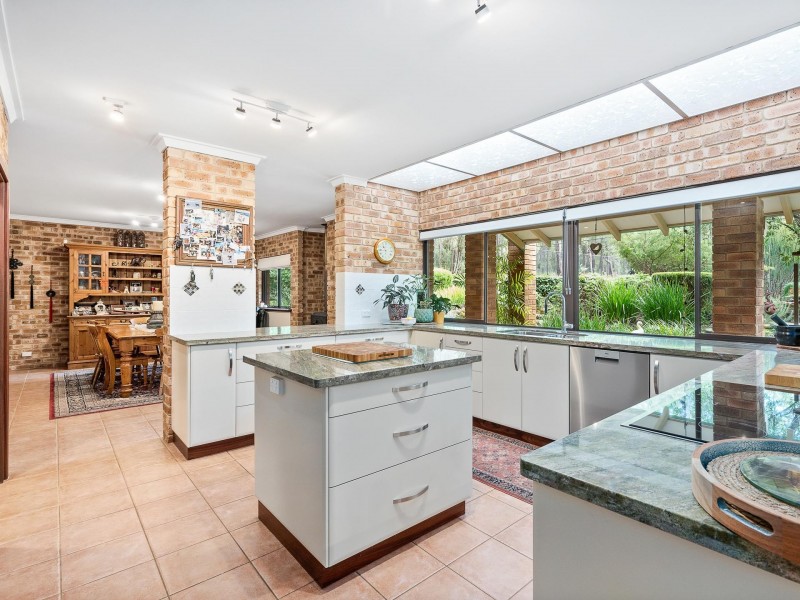 101 Kawina Road, Bickley WA 6076