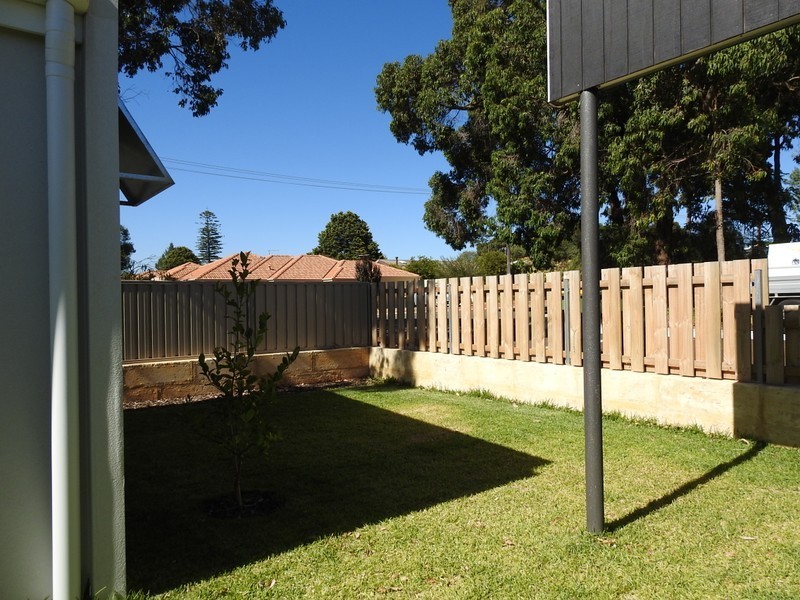 14 White Road, Kalamunda WA 6076