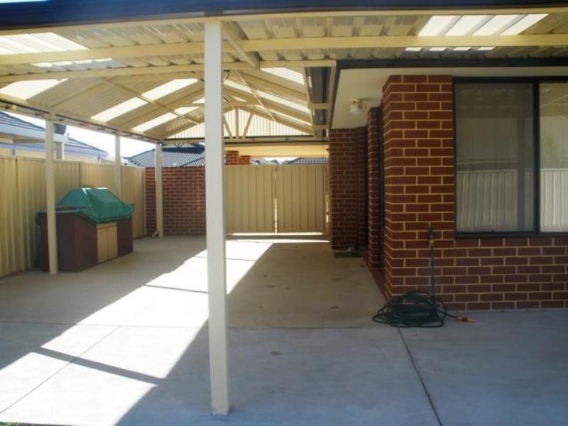 5 Copper Lane, Wattle Grove WA 6107