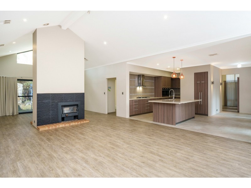 31 Wheelwright Road, Lesmurdie WA 6076