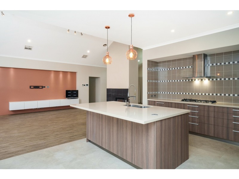 31 Wheelwright Road, Lesmurdie WA 6076