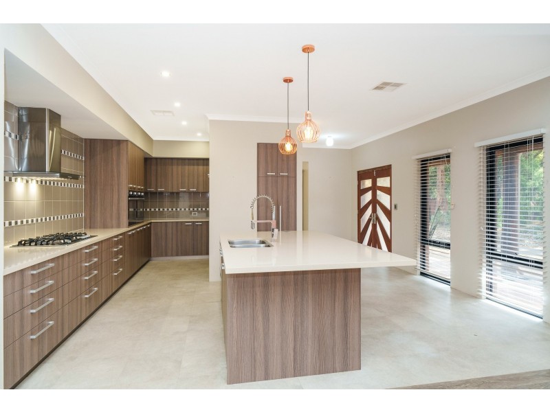 31 Wheelwright Road, Lesmurdie WA 6076