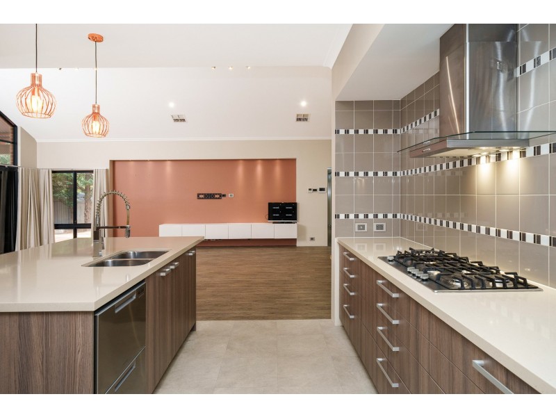 31 Wheelwright Road, Lesmurdie WA 6076