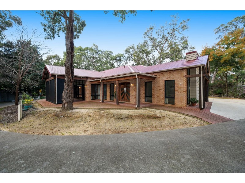 31 Wheelwright Road, Lesmurdie WA 6076