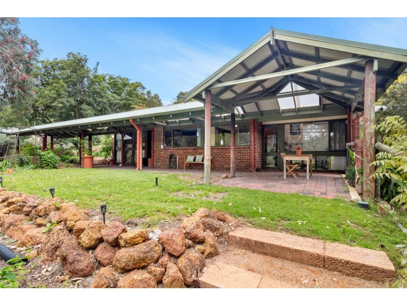 14 Karralika Avenue, Kalamunda WA 6076