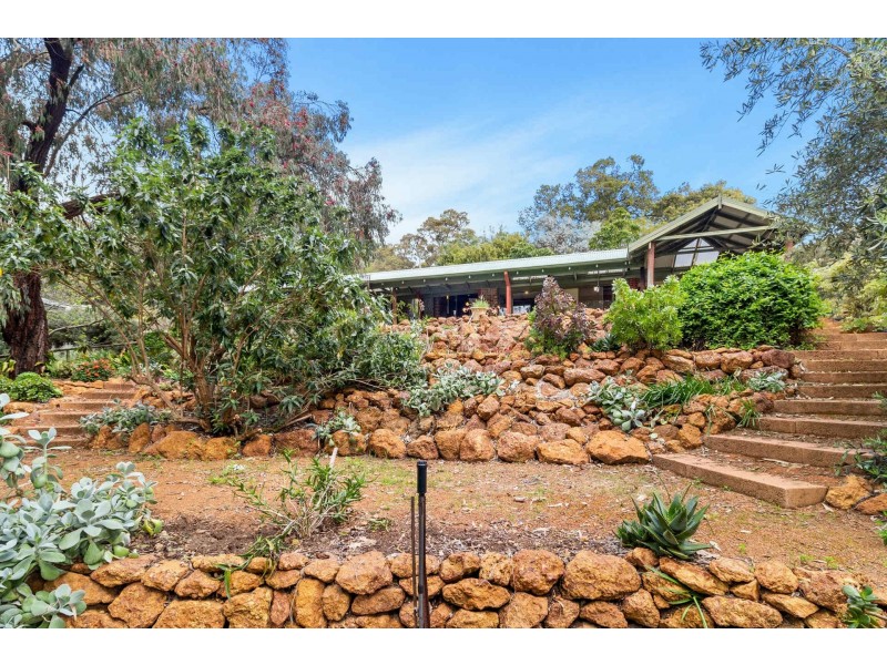 14 Karralika Avenue, Kalamunda WA 6076