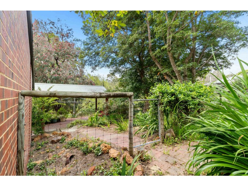 14 Karralika Avenue, Kalamunda WA 6076