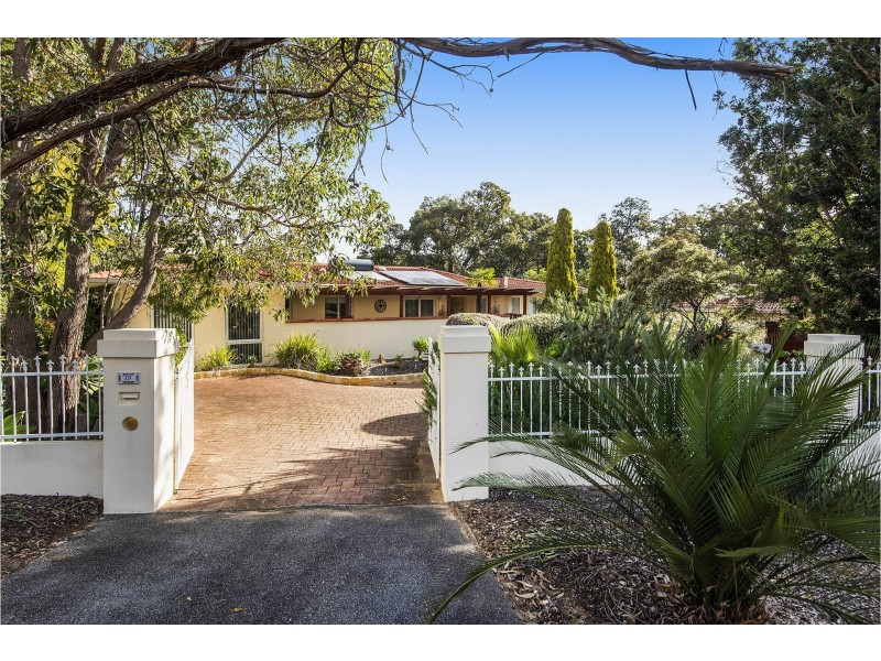 19 Standing Road, Lesmurdie WA 6076