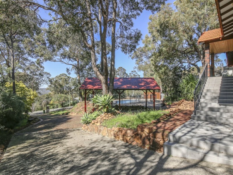 38 Valley Road, Kalamunda WA 6076
