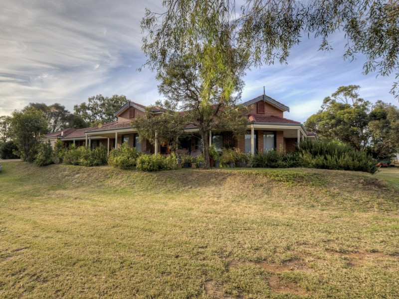 2 Warren Road, Bullsbrook WA 6084