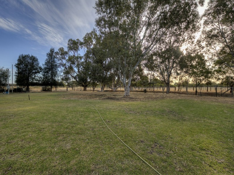 2 Warren Road, Bullsbrook WA 6084