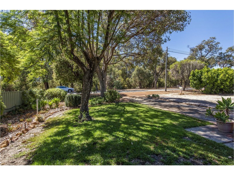 19B Railway Road, Kalamunda WA 6076