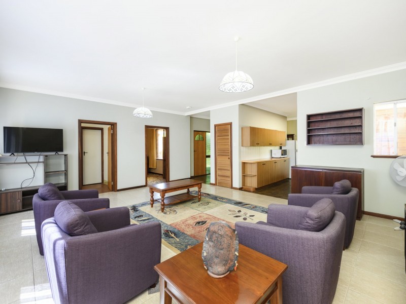 24 Kershaw Ave, Lesmurdie WA 6076