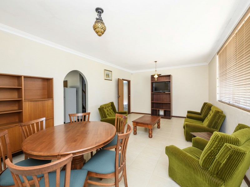 24 Kershaw Ave, Lesmurdie WA 6076