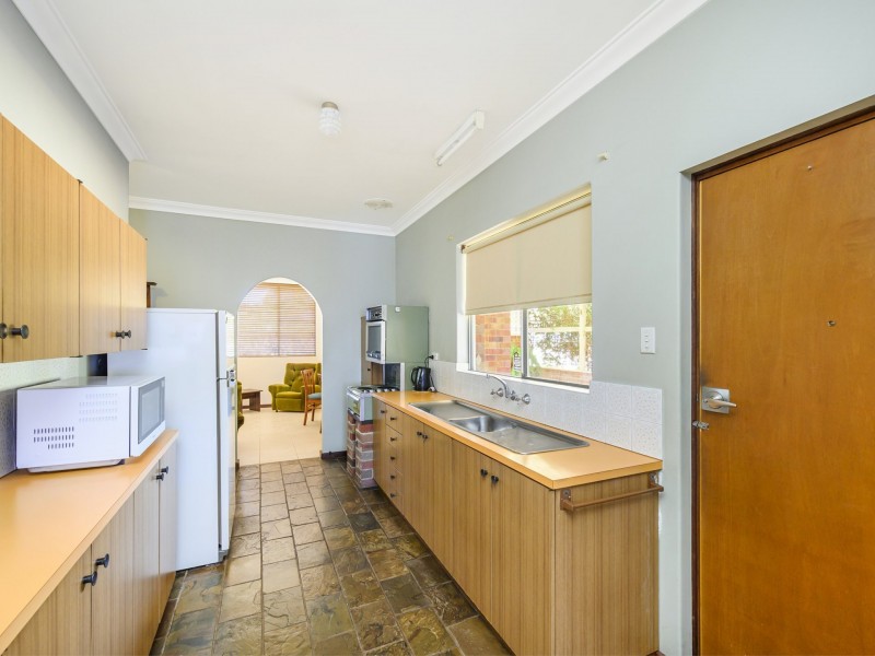 24 Kershaw Ave, Lesmurdie WA 6076