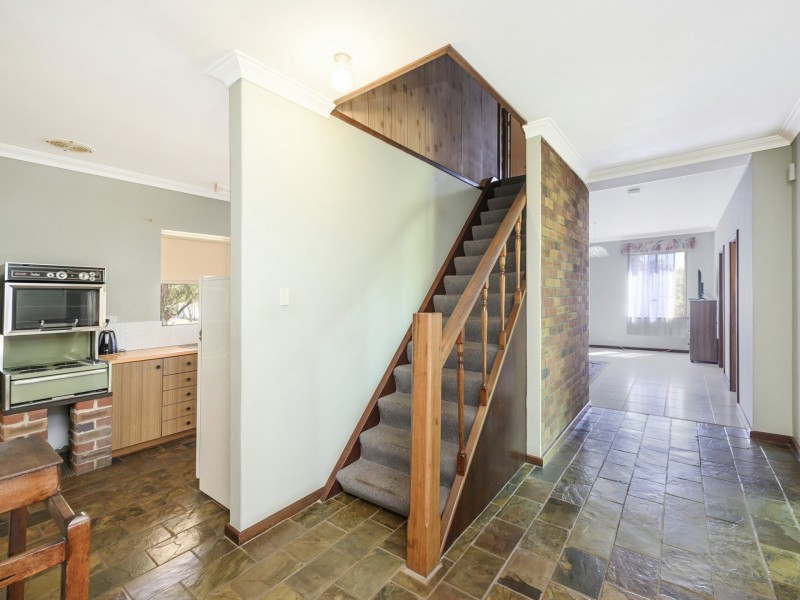 24 Kershaw Ave, Lesmurdie WA 6076