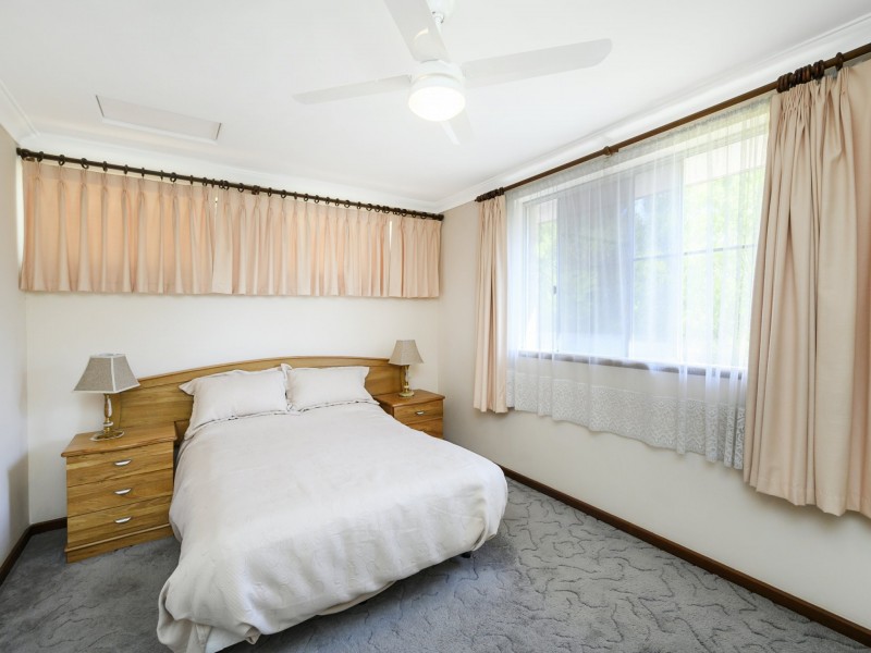 24 Kershaw Ave, Lesmurdie WA 6076