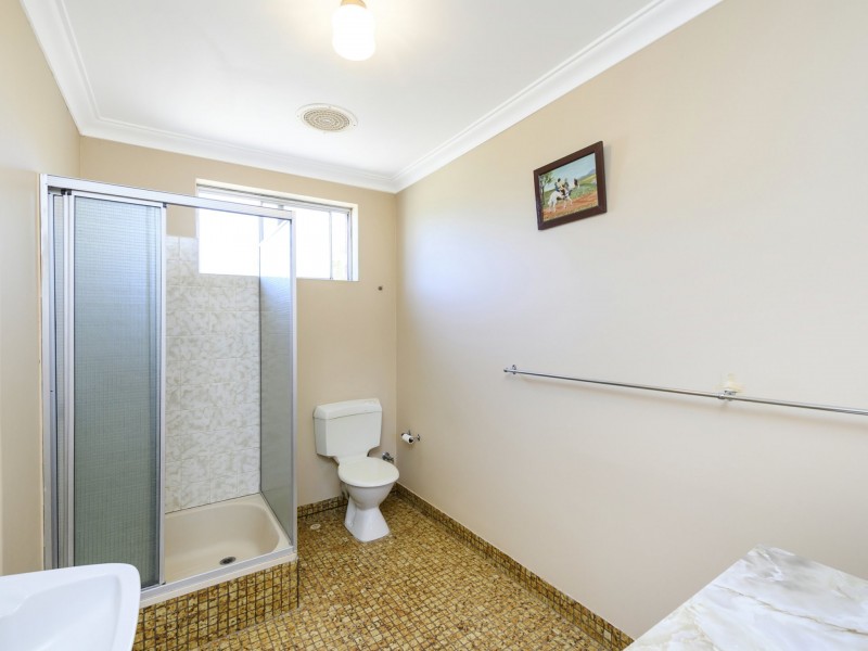 24 Kershaw Ave, Lesmurdie WA 6076