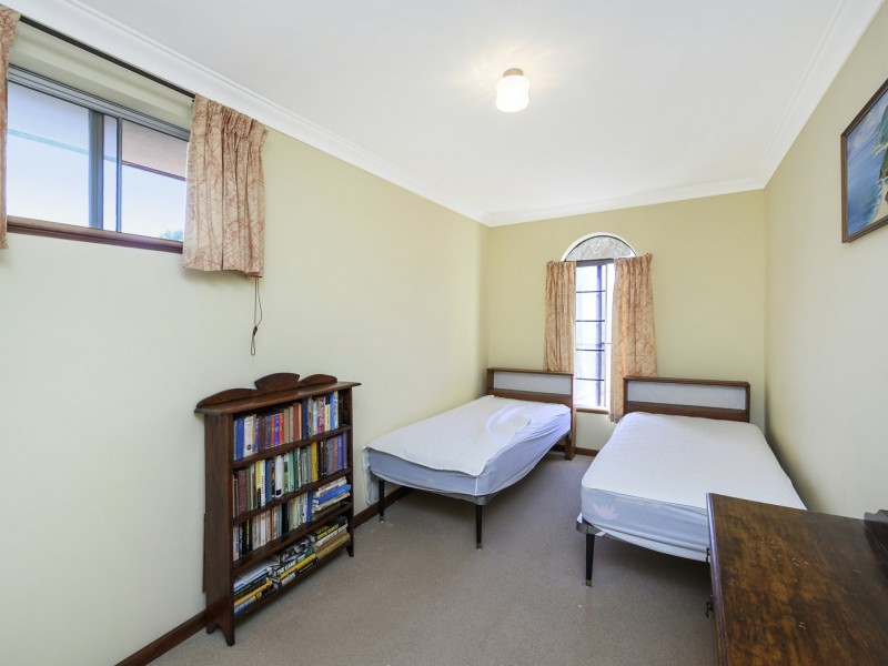 24 Kershaw Ave, Lesmurdie WA 6076