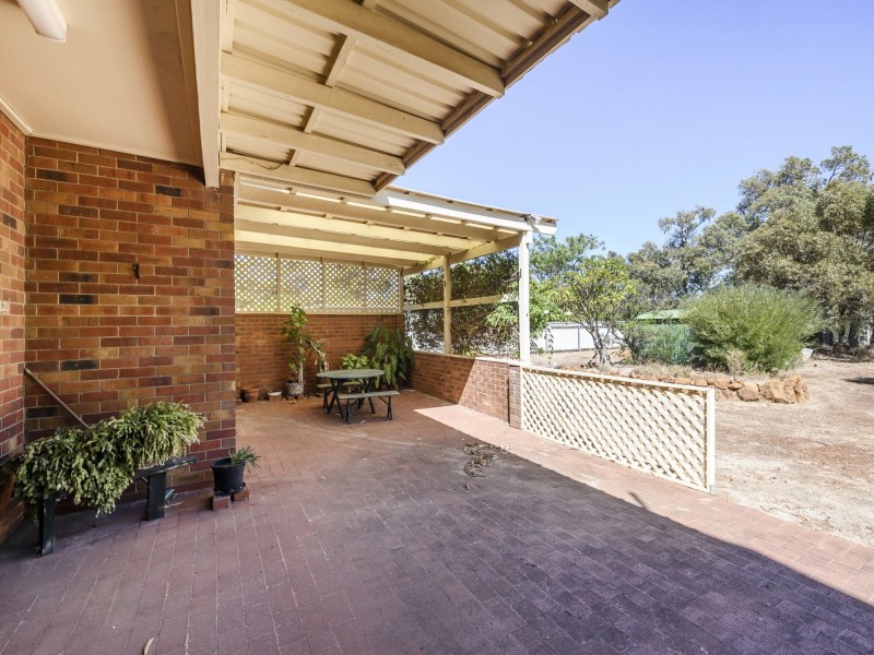 24 Kershaw Ave, Lesmurdie WA 6076