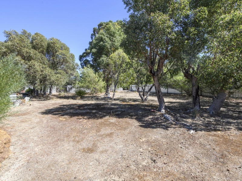 24 Kershaw Ave, Lesmurdie WA 6076