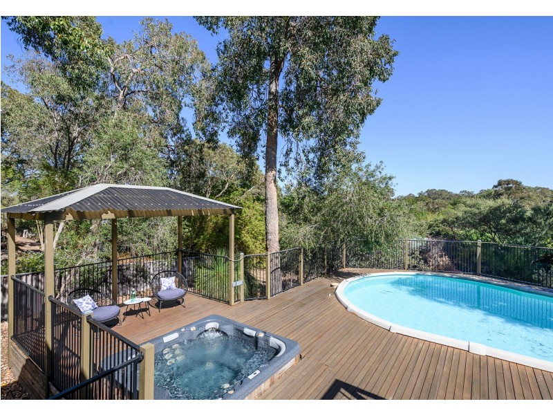 34 Albert Road, Lesmurdie WA 6076