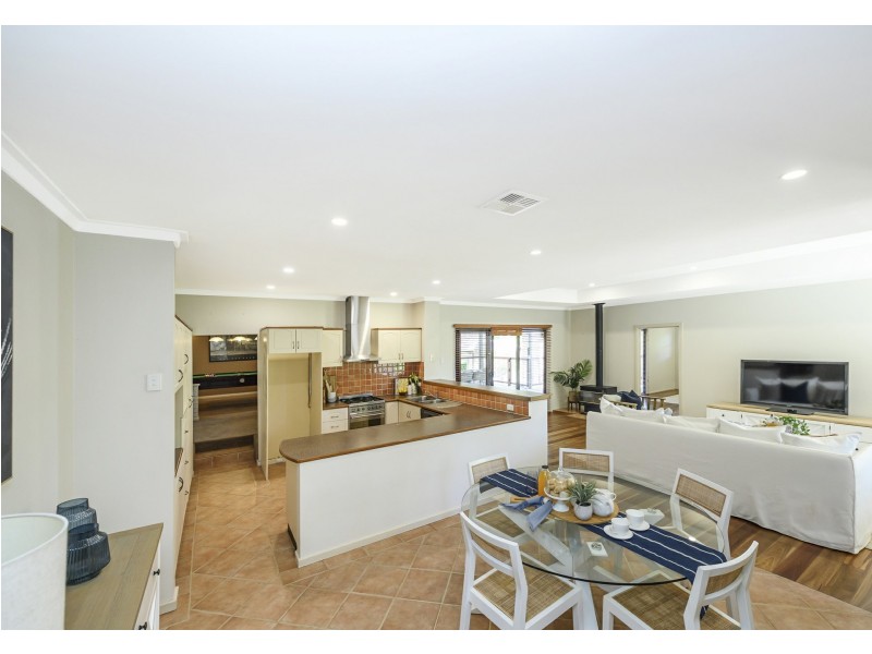 34 Albert Road, Lesmurdie WA 6076