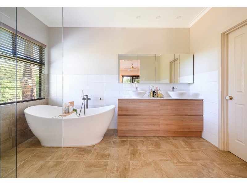 34 Albert Road, Lesmurdie WA 6076