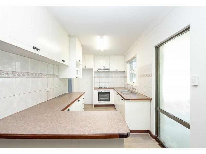 17 Kalbarri Street, Lesmurdie WA 6076