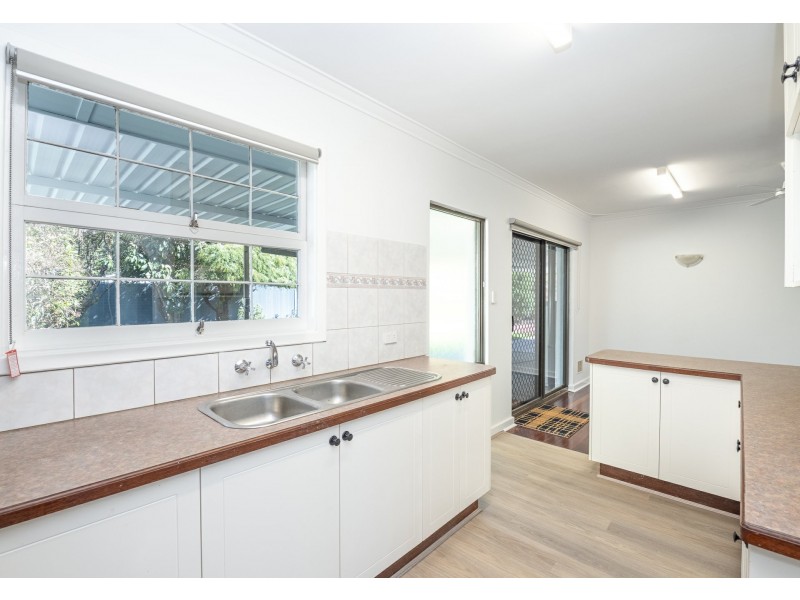 17 Kalbarri Street, Lesmurdie WA 6076