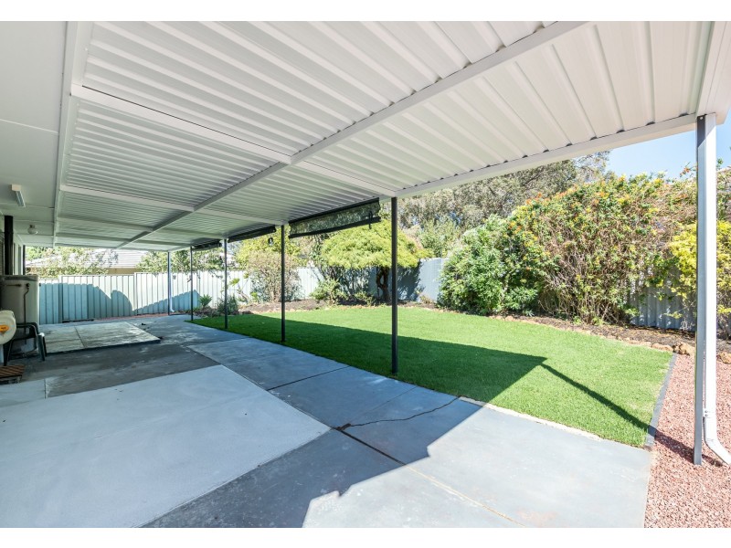 17 Kalbarri Street, Lesmurdie WA 6076